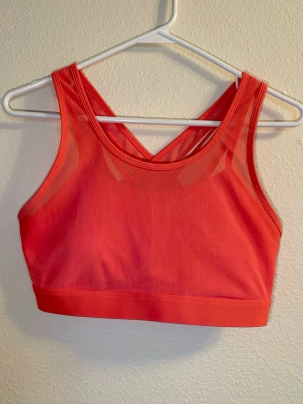 Fabletics Coral Strappy Crisscross Back Padded Sports Bra | Medium